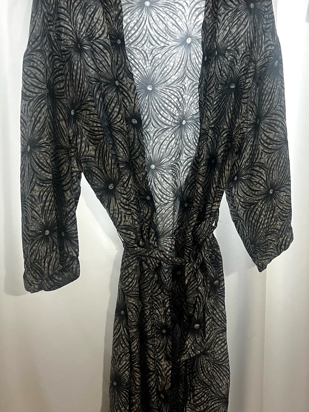 CEZAR 100% Silk Sheer Robe Kimono Cover Up One Size Gray Black - Picture 2 of 7